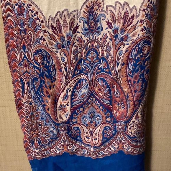 Elegant Cream and Blue Paisley Scarf - Picture 2 of 4
